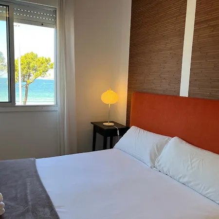 Primera Linea De Playa America Con Garaje * Nigrán